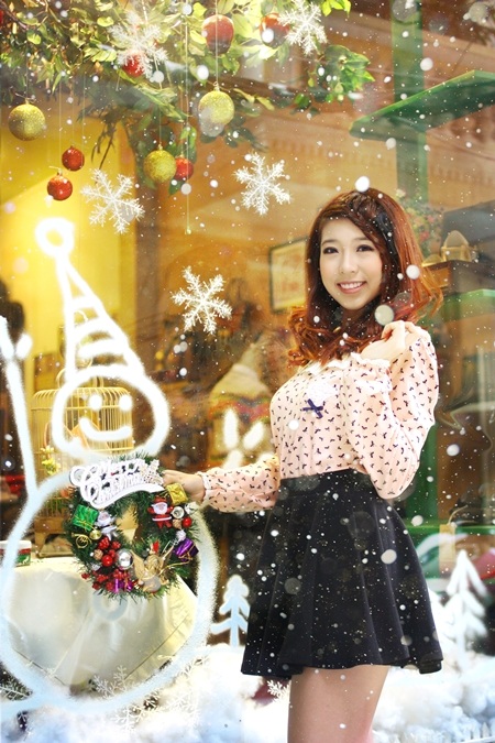 Diện áo len sắc màu Noel dễ thương như Hoài Anh Mango - 13 Phương Nhung