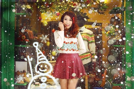 Diện áo len sắc màu Noel dễ thương như Hoài Anh Mango - 8 Phương Nhung