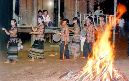 Người H’re đón Tết cổ truyền