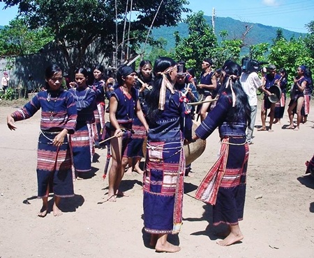 Lễ cúng Thần nhà Rông của người J’rai