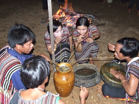 Người H’re đón Tết cổ truyền