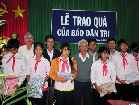 Đầu năm, xông đất hội khuyến học các tỉnh