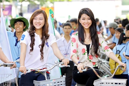Miss Teen Diễm Trang đạp xe kêu gọi hành động vì môi trường - 7 Diễm Trang, Phương Ân còn cùng hàng trăm sinh viên ĐH Luật đạp xe