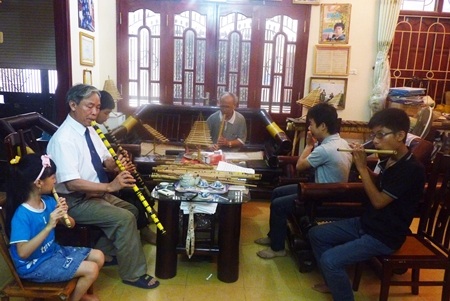 Lớp học sáo trúc của nghệ sỹ Lê Thái Sơn.