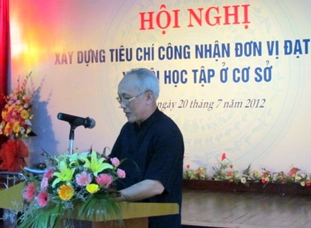 Phối hợp với Bộ đội Biên phòng xây dựng XHHT ở các xã biên giới - 1 Chủ tịch Hội Khuyến học Hà Giang Hạng Mí De phát biểu về vấn đề