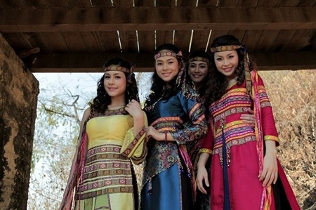 Thử làm thiếu nữ Êđê.