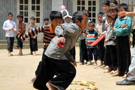 Khi quản trò gọi tới số nào thì số đó của hai đội nhanh chóng
