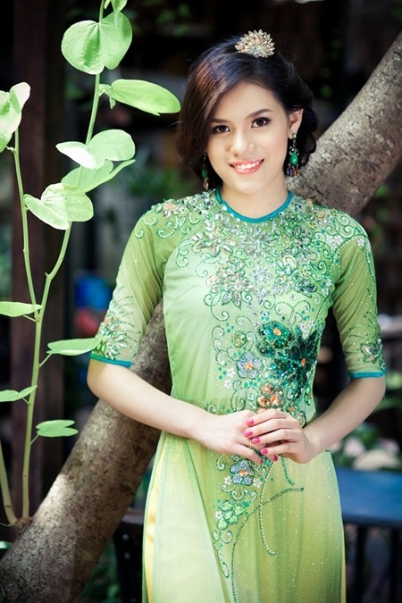 Và một Thuỳ Trang kiêu sa trong trang phục đêm hội.