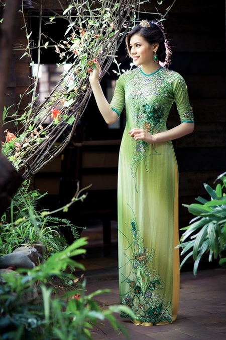 Và một Thuỳ Trang kiêu sa trong trang phục đêm hội.