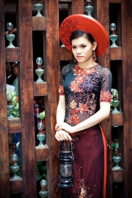 Và một Thuỳ Trang kiêu sa trong trang phục đêm hội.