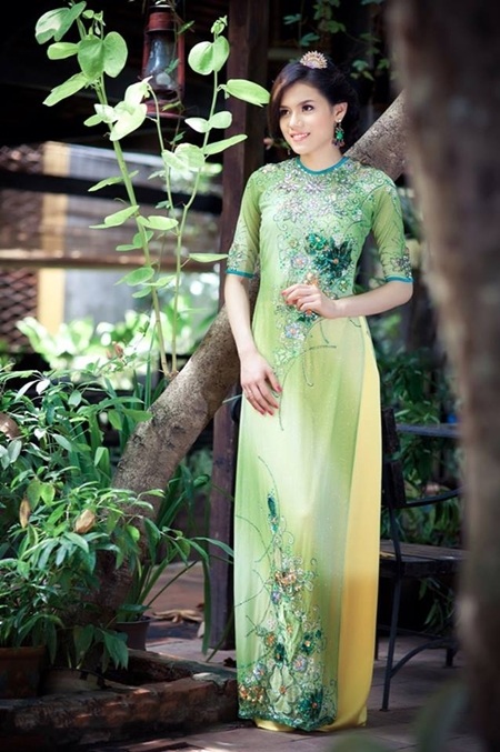 Và một Thuỳ Trang kiêu sa trong trang phục đêm hội.