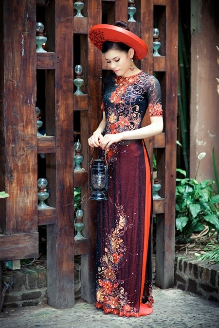 Và một Thuỳ Trang kiêu sa trong trang phục đêm hội.