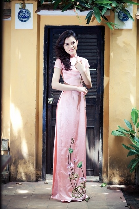 Và một Thuỳ Trang kiêu sa trong trang phục đêm hội.