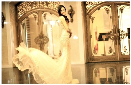 Và một Thuỳ Trang kiêu sa trong trang phục đêm hội.