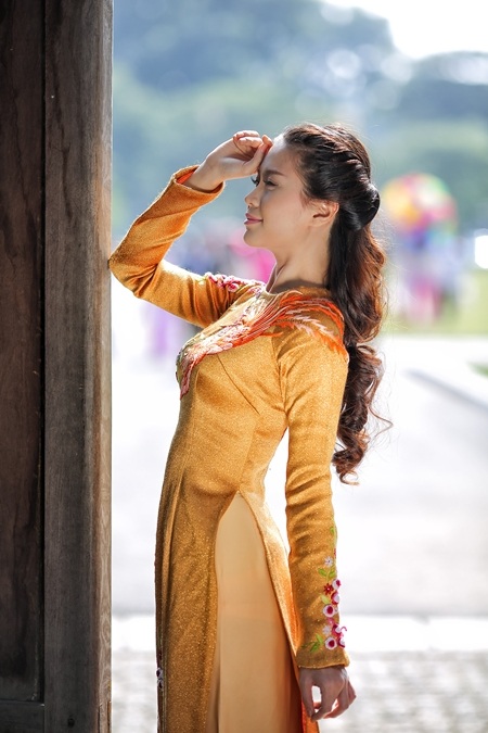Nữ hoàng Cà phê rạng rỡ đón xuân - 9 Để hoá thân vào nhân vật, Diễm Trang phải lội sình, chăn
vịt,
