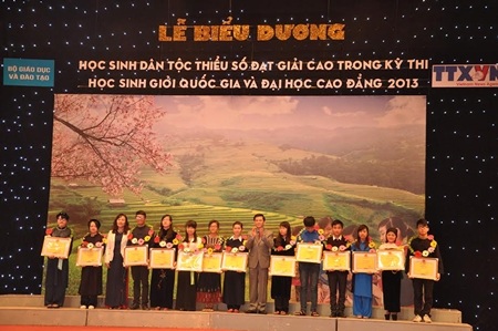 “Những tấm gương hiếu học luôn được cộng đồng, xã hội tôn vinh” - 1 Thứ trưởng, Phó Chủ nhiệm UBDT Nông Quốc Tuấn và Thứ trưởng