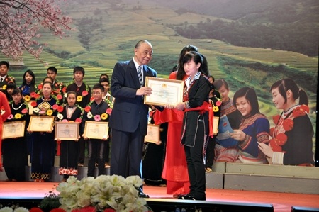 Phải đặc biệt quan tâm con em đồng bào dân tộc thiểu số