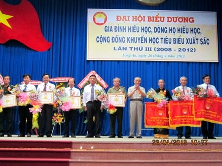 "Phải đặc biệt quan tâm con em đồng bào dân tộc thiểu số" - 4 Phải đặc biệt quan tâm con em đồng bào dân tộc thiểu số