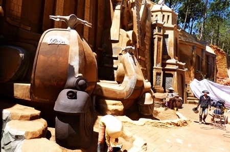 Những chiếc xe máy tưởng chừng bước ra từ thế giới của người khổng lồ.