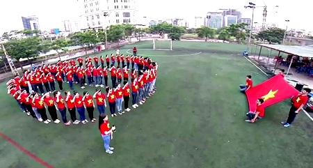 100 bạn trẻ Thủ đô nhảy flashmob kêu gọi hòa bình - 1 (Ảnh cắt ra từ clip)