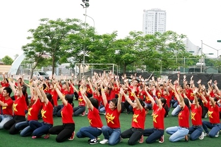 100 bạn trẻ Thủ đô nhảy flashmob kêu gọi hòa bình - 3 Phương Nhung