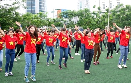 100 bạn trẻ Thủ đô nhảy flashmob kêu gọi hòa bình - 8 Phương Nhung