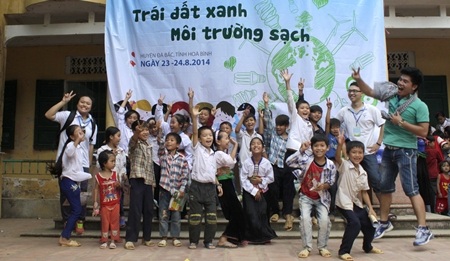 “Tủ sách giấc mơ” đến với trẻ em Hòa Bình đầu năm học mới