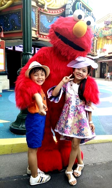 Top 2 Đồ Rê Mí quậy tưng bừng trước đêm Chung kết - 4 Hải Nam và Thu An trong chuyến đi Singapore quay MV.