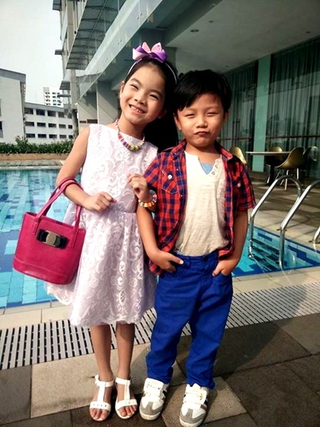 Top 2 Đồ Rê Mí quậy tưng bừng trước đêm Chung kết - 5 Hải Nam và Thu An trong chuyến đi Singapore quay MV.