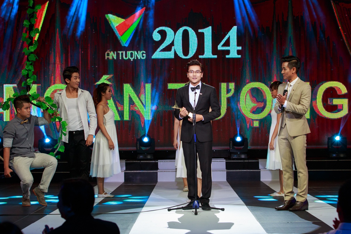 Công Tố nhận giải MC Ấn tượng.