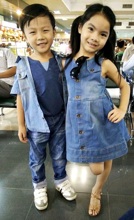 Top 2 Đồ Rê Mí quậy tưng bừng trước đêm Chung kết - 6 Hai chị em rất thân thiết.