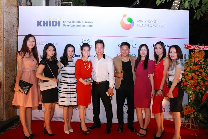 Vợ chồng Minh Tiệp đẹp đôi dự tiệc - 1 Vợ chồng Minh Tiệp vừa dự sự kiện ra mắt thương hiệu mỹ phẩm Beauty Premium của Bộ y tế Hàn Quốc