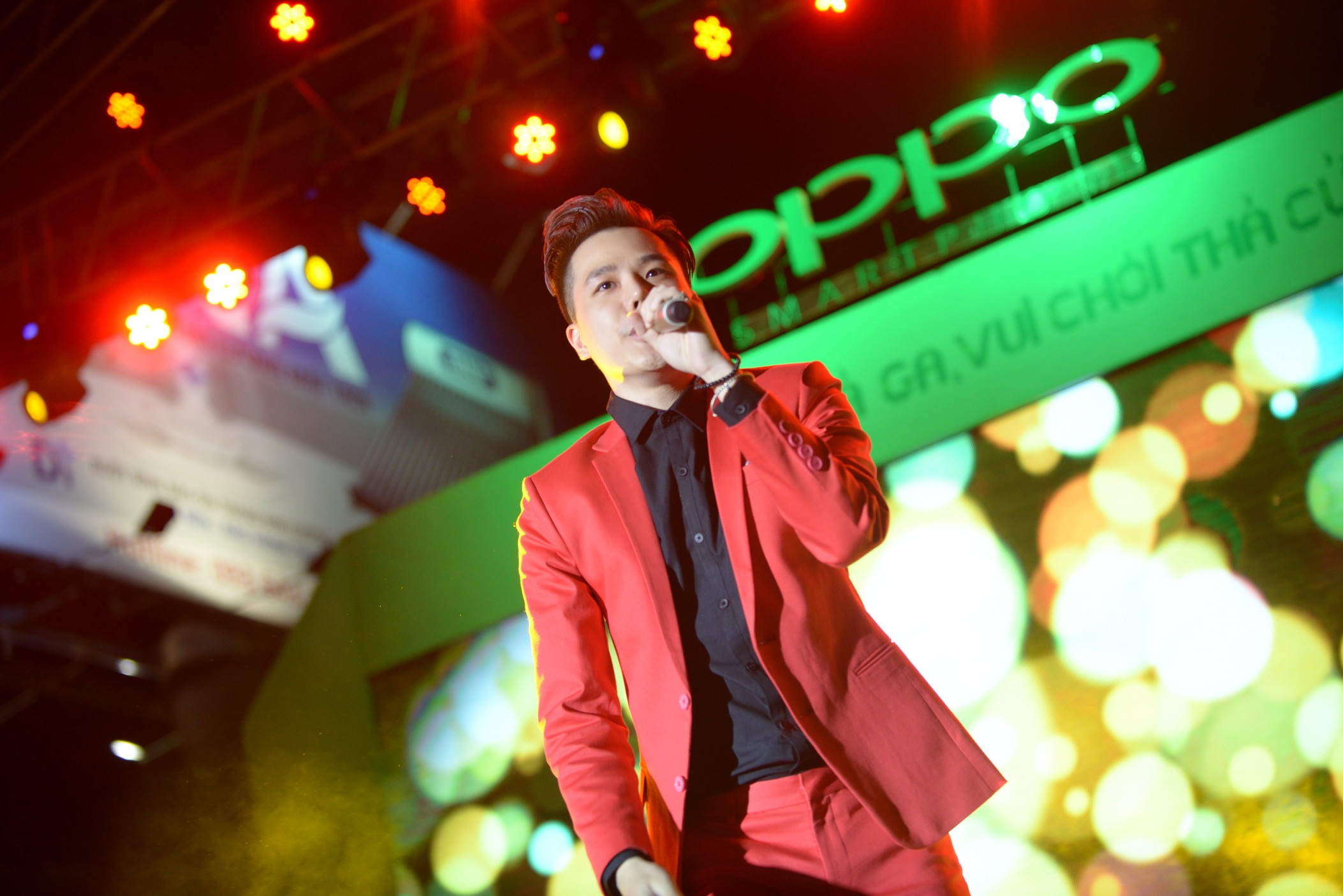 Ca sĩ của “Xin hãy quên anh” Trịnh Thăng Bình hút hồn các fans nữ với giọng hát ấm áp 