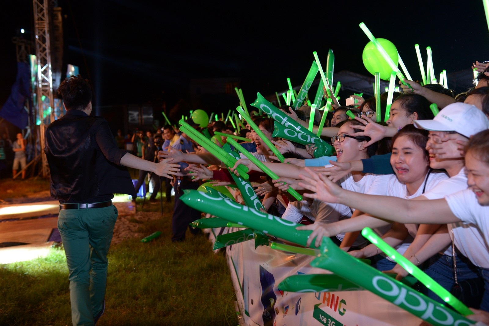 Ngày hội Neo 3 cũng là cơ hội giúp các ca sĩ đến gần hơn với khán giả