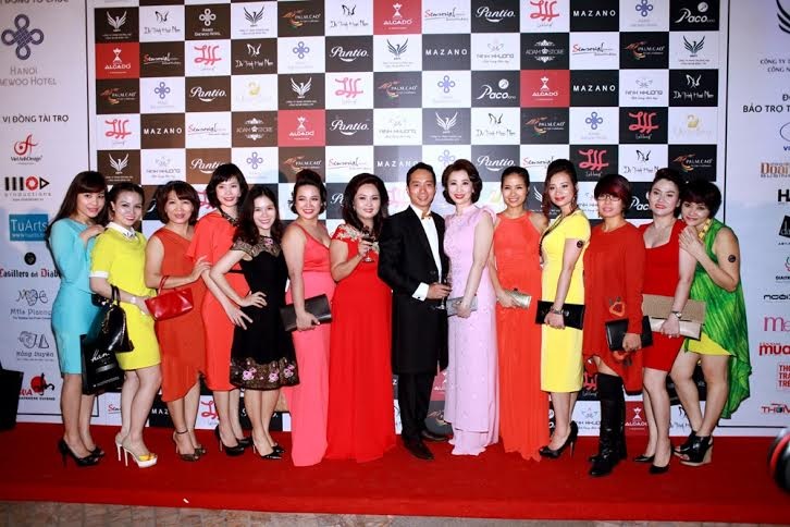 Chị em Thúy Hằng - Thúy Hạnh quyến rũ trong đêm Luxury night - 3 Rất nhiều người đẹp, hoa hậu và doanh nhân nổi tiếng có mặt tại sự kiện