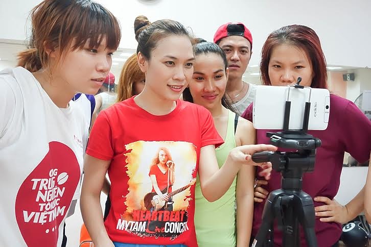 Bắt đầu đăng ký vé miễn phí live concert Mỹ Tâm tại Hà Nội - 1 Luôn yêu cầu sự hoàn hảo, Mỹ Tâm luôn yêu cầu cả ekip cùng xem lại và hoàn thiện từng động tác