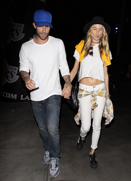 Ca sỹ điển trai hạnh phúc bên cô vợ siêu mẫu - 4 Adam Levine