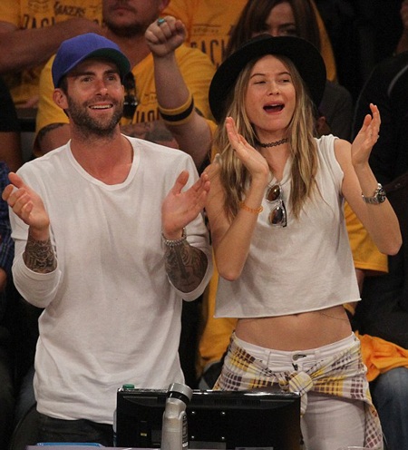 Ca sỹ điển trai hạnh phúc bên cô vợ siêu mẫu - 7 Adam Levine