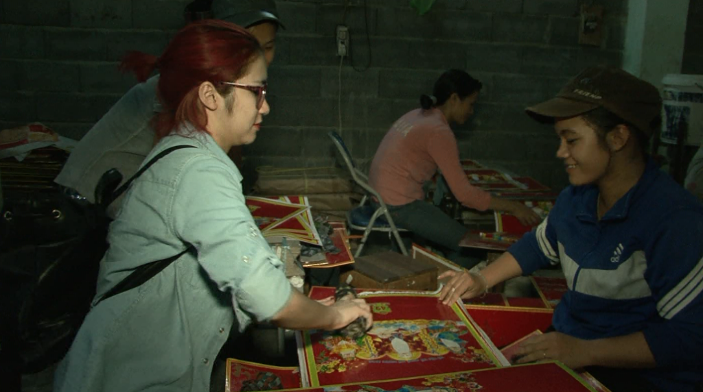 Quán quân “Học Viện Ngôi Sao 2014" Hòa Minzy bỏ phố đi rong - 1 Quán quân “Học Viện Ngôi Sao 2014 Hòa Minzy bỏ phố đi rong