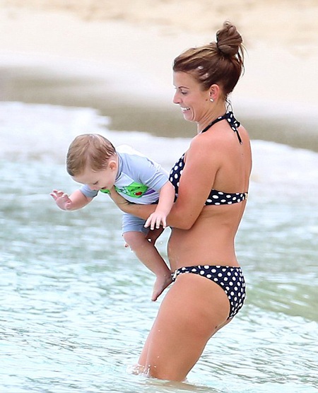 Coleen Rooney tự tin khoe dáng trên biển - 2 Coleen Rooney