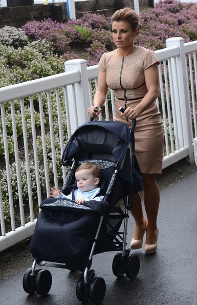 Coleen Rooney tự tin khoe dáng trên biển - 7 VN