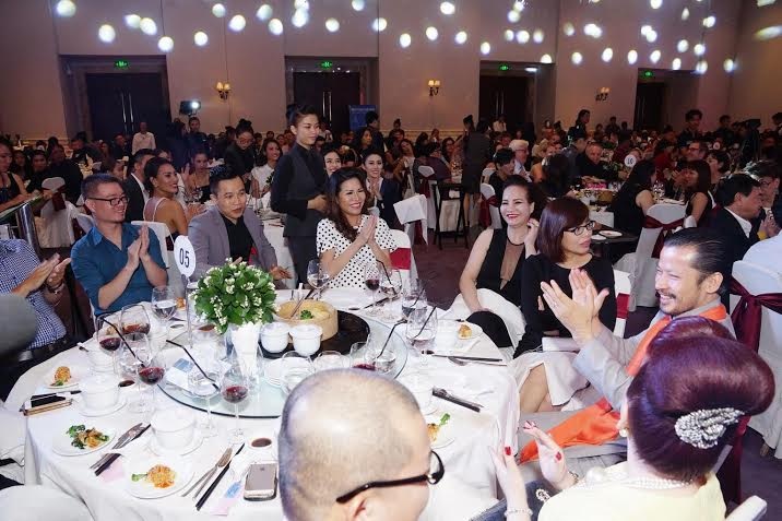 Hoa hậu Bùi Thị Hà chi 80 triệu ủng hộ quỹ giúp nạn nhân tệ nạn buôn người - 5 Nụ cười