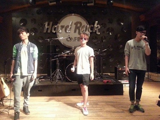 Đối thoại cùng Element Band - 1 Công ty Step 3 Entertainment có áp dụng “kỷ luật thép” trong quá trình đào tạo các bạn không?