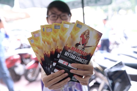 Các bạn Ofan vui mừng khi là một trong những người sở hữu tấm vé vào cổng quý giá