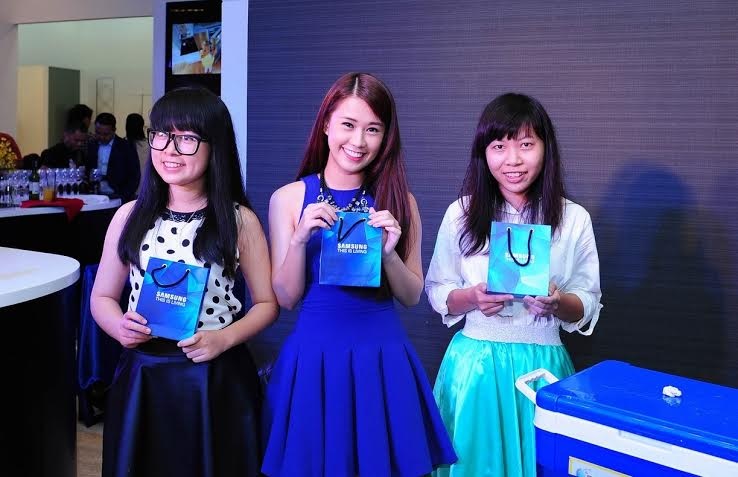 Nhạc sĩ Dương Khắc Linh cùng sao Việt trải nghiệm Ngôi nhà thông minh - 6 Cao Đông hào hứng chia sẻ về phong cách sống “This Is Living”