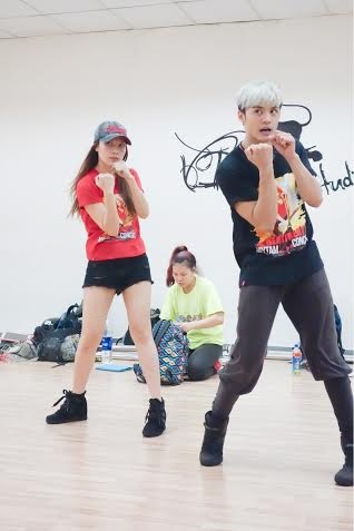 Fan 'bao vây' các điểm phát vé live show Mỹ Tâm - 3 Liveshow MỸ TÂM - HEARTBEAT cùng sự đồng hành của OPPO không bán vé tại cả TP HCM và Hà Nội