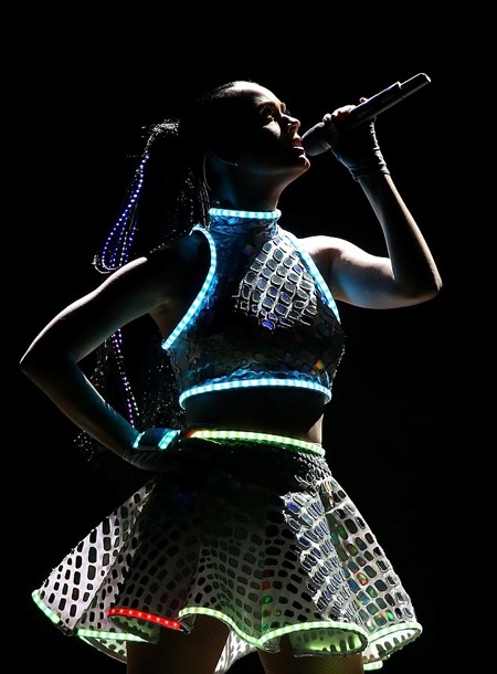 Katy Perry gợi cảm trong buổi diễn mới - 9 Katy Perry
