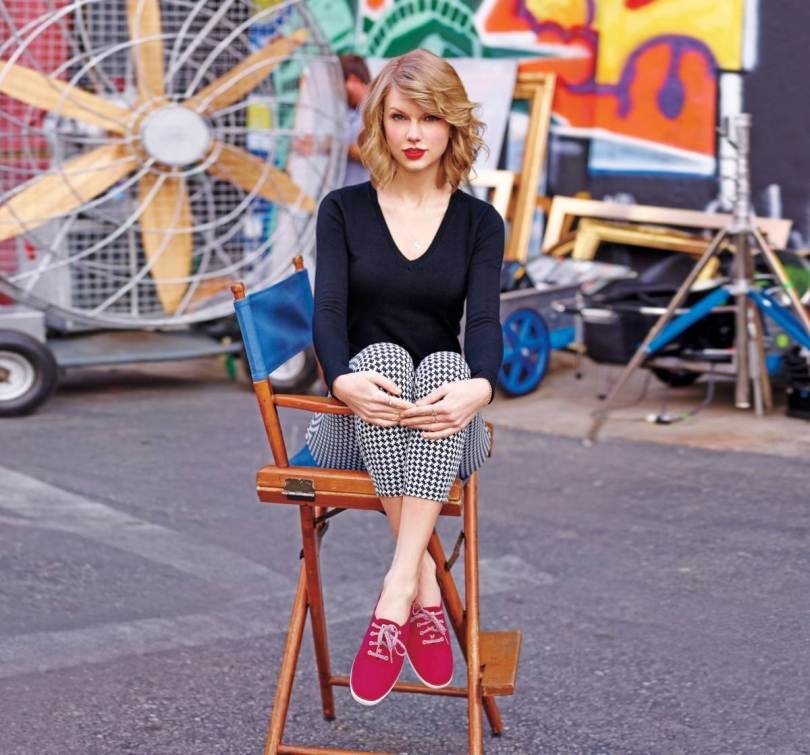 Taylor Swift khoe chân thon nuột nà - 3 Taylor Swift
