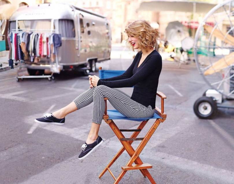 Taylor Swift khoe chân thon nuột nà - 10 Taylor Swift