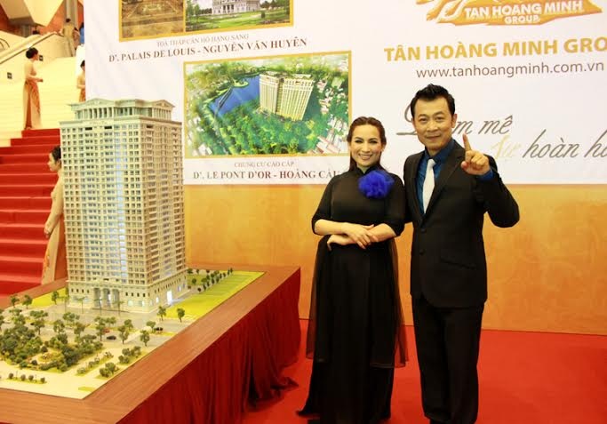 Dàn sao hải ngoại rực rỡ tại Thủ đô - 5 Nghệ sỹ Vân Sơn, Phi Nhung tươi cười cạnh dự án của Tập đoàn Tân Hoàng Minh